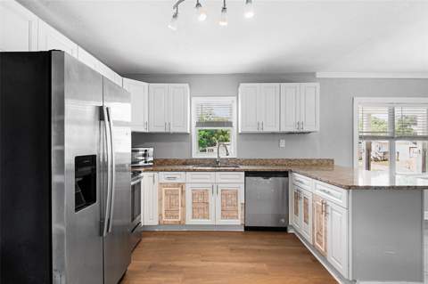 39014 Kirkland Drive, Zephyrhills FL - photo 6 of 28