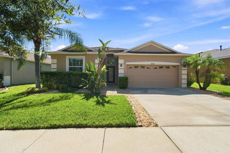 4 bedroom Single Family Residence at 20233 Merry Oak Avenue, Live Oak Preserve Ph 2A-Villag, Tampa — photo 2