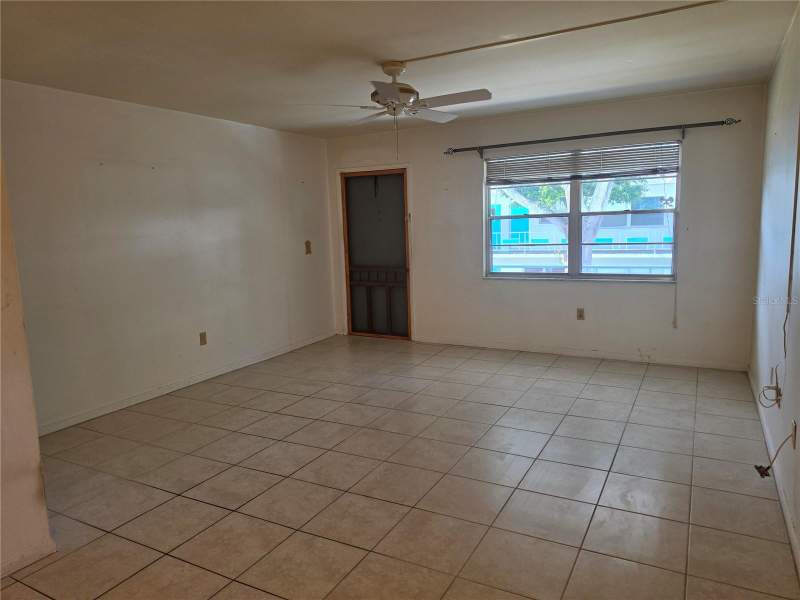 2 bedroom Condominium at 5850 21st Street #15, Town Apts Condo, St Petersburg — photo 2