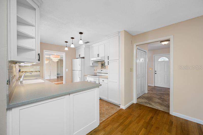 4 bedroom Single Family Residence at 3241 Buckhorn Dr, Clubhouse Estates Of Countryside, Clearwater — photo 5