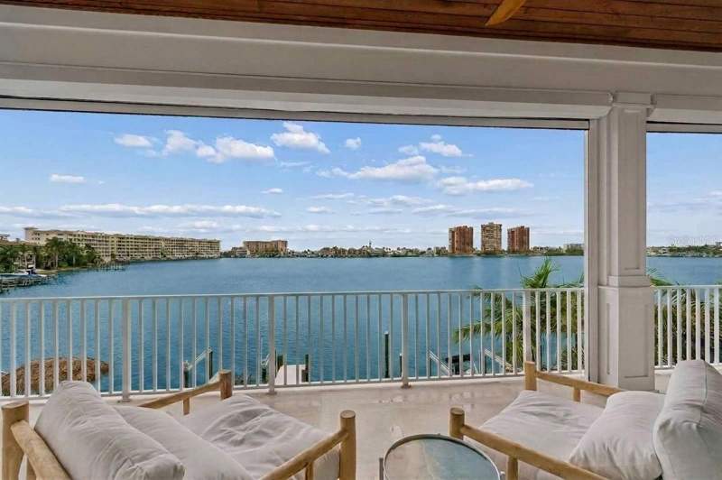 5 bedroom Single Family Residence at 17715 WALL CIRCLE, HARBOR SHORES 4TH ADD, REDINGTON SHORES — photo 4