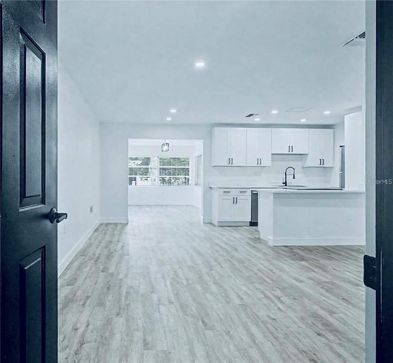 2 bedroom Single Family Residence at 3 Kansas Street, Beverly Hills Unit 06, Beverly Hills — photo 2
