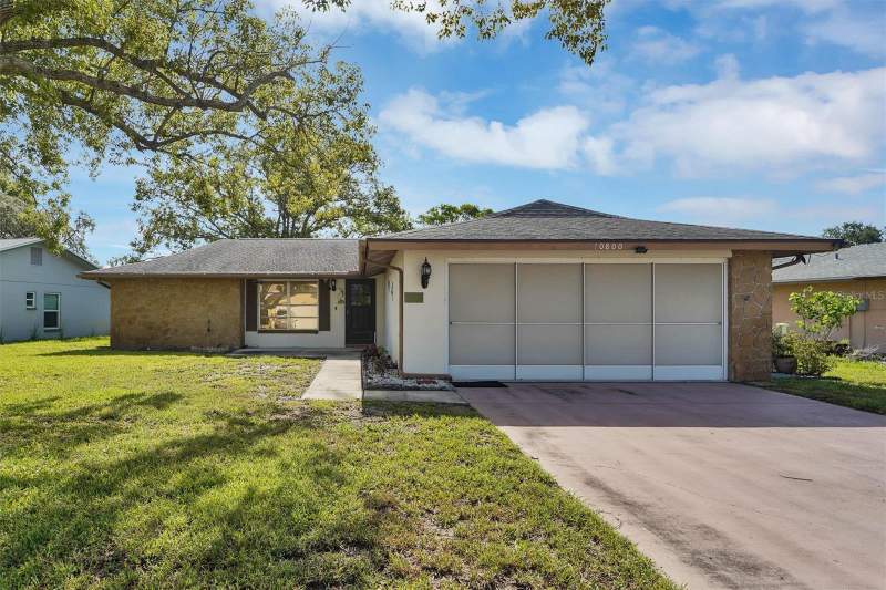 2 bedroom Single Family Residence at 10800 Los Santos Drive, San Clemente Village, Port Richey — photo 2