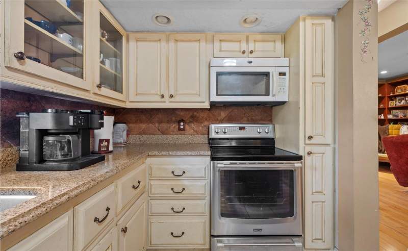 3 bedroom Single Family Residence at 8602 N Rome Avenue, Oakwood Manor, Tampa — photo 5