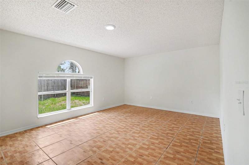 4 bedroom Single Family Residence at 1093 Amanda Kay Circle, Forest Cove, Sanford — photo 4