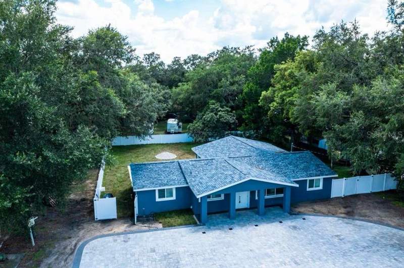 4 bedroom Single Family Residence at 39352 County Road 54, Zephyrhills Colony Co, Zephyrhills — photo 2