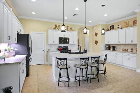 10035 Marbella Drive, Bradenton FL - photo 11 of 51
