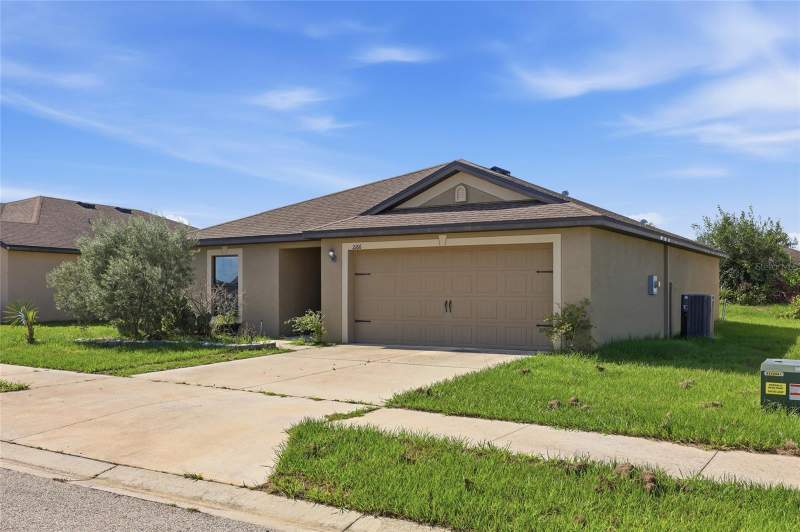 3 bedroom Single Family Residence at 2166 MANDARIN LOOP, RIDGE/SWAN LAKE, DUNDEE — photo 1