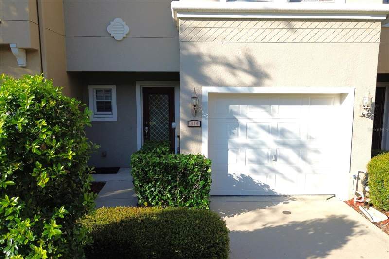 2 bedroom Townhouse at 314 Summer Clouds Pl, Whispering Oaks Twnhms, Brandon — photo 2