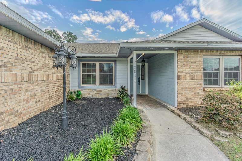 4 bedroom Single Family Residence at 701 Orchis Way, Timber Pond Sub Unit 1, Brandon — photo 2