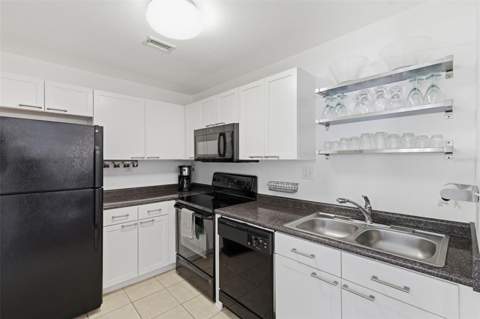 5005 Coquina Key Drive #E, St Petersburg FL - photo 10 of 50
