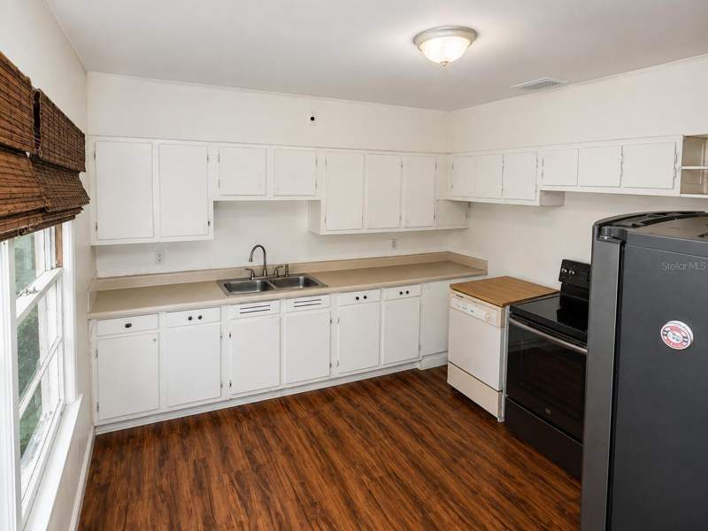 2 bedroom Single Family Residence at 1370 Admiral Woodson Lane, Pine Brook Unit 2, Clearwater — photo 3
