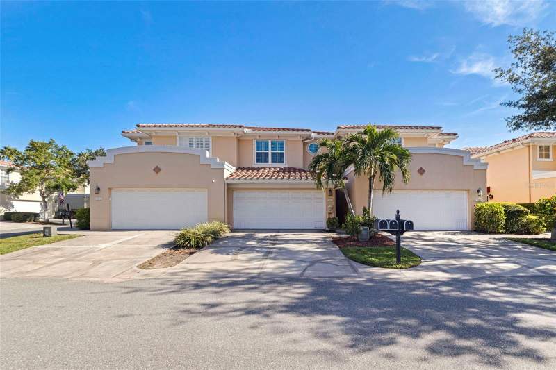 3 bedroom Townhouse at 123 Valencia Circle, Villas Of Carillon, St Petersburg — photo 2