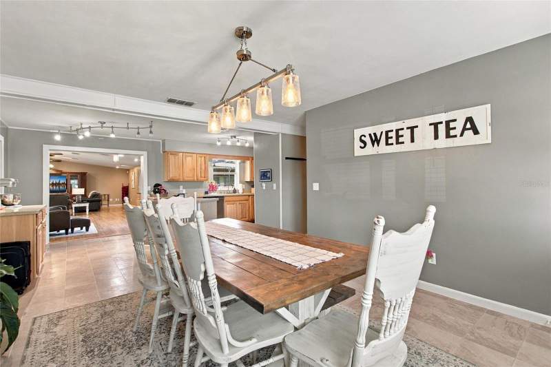 3 bedroom Single Family Residence at 645 Avenue M, Carls Sub, Winter Haven — photo 4