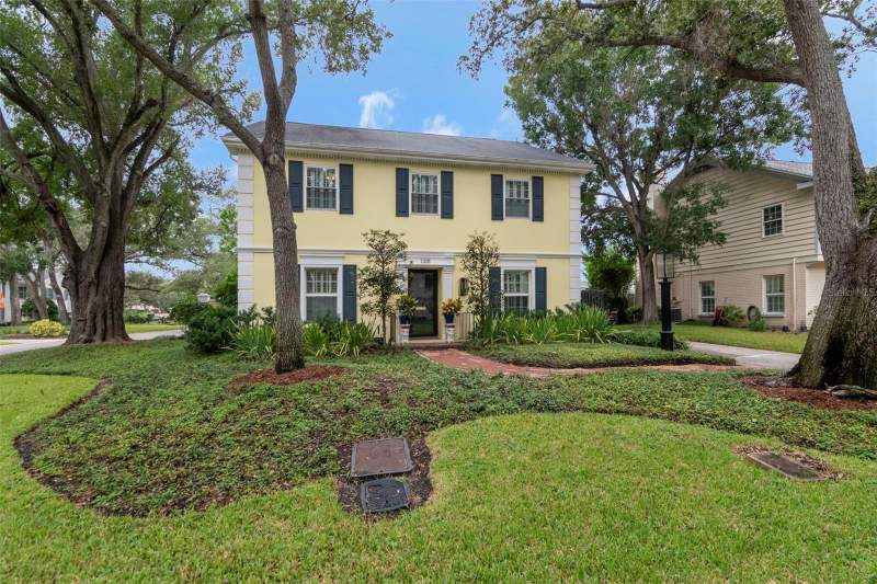 4 bedroom Single Family Residence at 1231 S Roxmere Road, Culbreath Bayou Unit 6, Tampa — photo 2