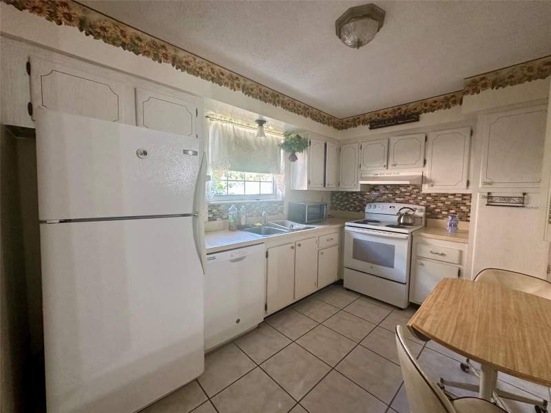 2 bedroom Condominium at 4115 34th Way #194, Patriot Square Apts, St Petersburg — photo 4
