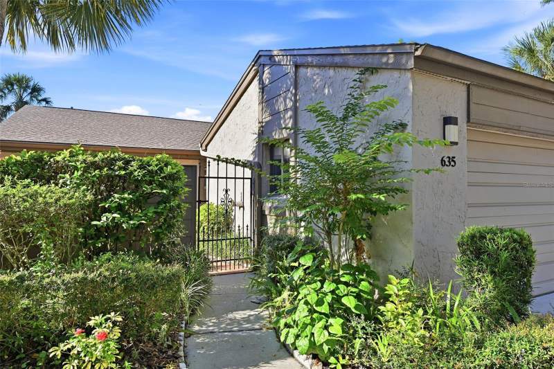 3 bedroom Townhouse at 635 Woodridge Drive, Lake Of The Woods Sec 05 Twnhs, Fern Park — photo 3
