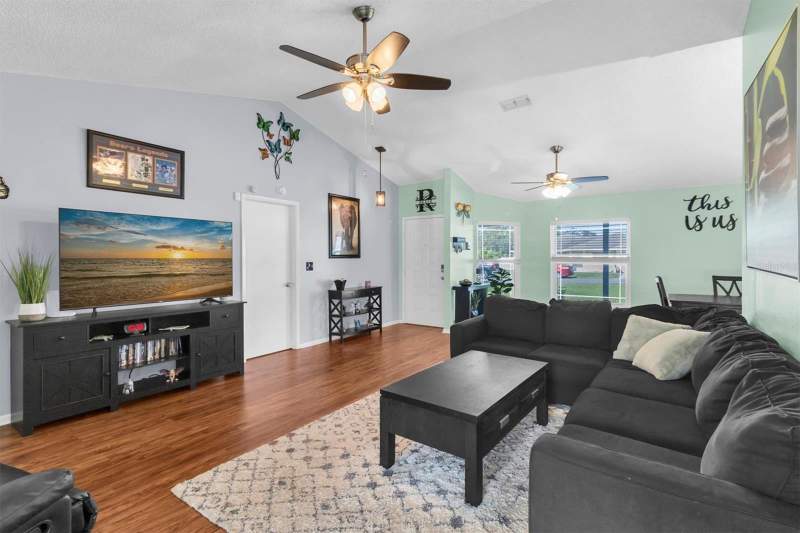 3 bedroom Single Family Residence at 10513 Blythville Road, Spring Hill, Spring Hill — photo 3