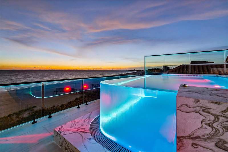 5 bedroom Single Family Residence at 9600 W Gulf Boulevard, Sawyer & Harrells 2nd Add, Treasure Island — photo 4