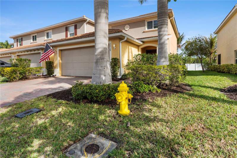 4 bedroom Townhouse at 3719 Crofton Court, Lindsford Ph 3, Fort Myers — photo 3