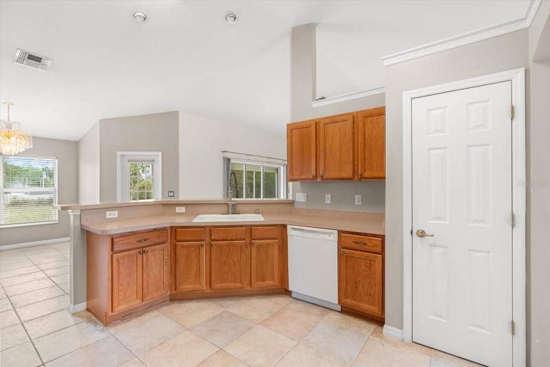 3 bedroom Single Family Residence at 4910 SW 109th Loop, Kingsland Country Estate, Ocala — photo 5