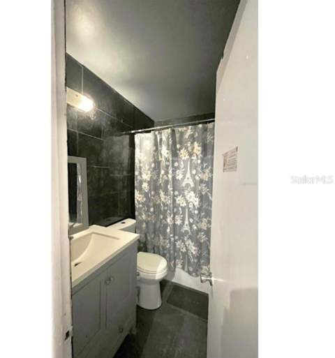 7011 Conifer Drive, Tampa FL - photo 6 of 9
