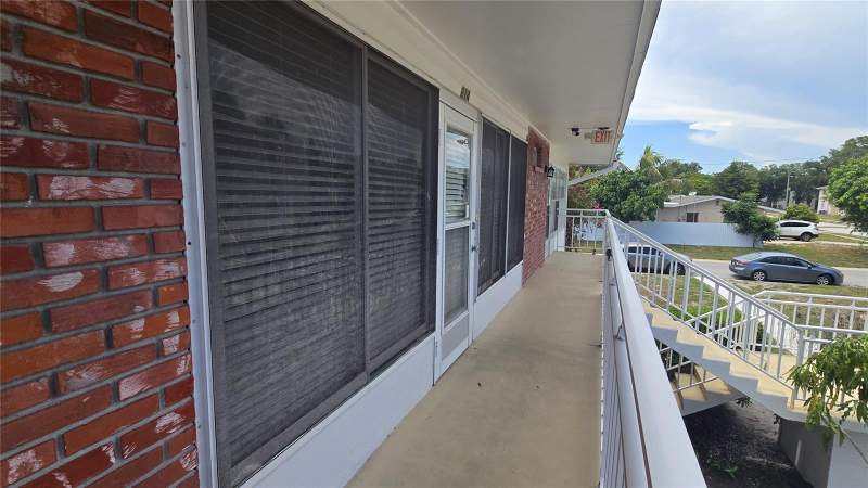 1 bedroom Condominium at 3540 32nd Avenue #214, Tiffany Arms Condo, St Petersburg — photo 2