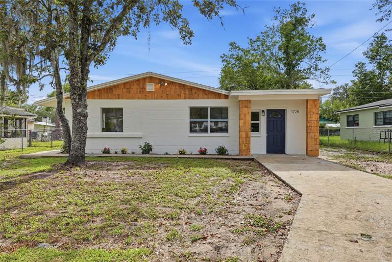 1228 SE 19TH STREET home for sale in Lincoln Estates