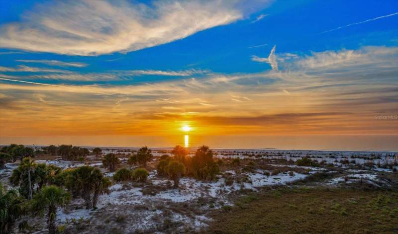 5 bedroom Single Family Residence at 1040 Eldorado Avenue, Mandalay Sub, Clearwater Beach — photo 4