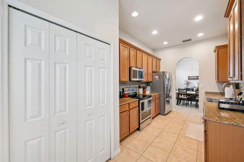 4641 Rolling Green Drive, Wesley Chapel FL - photo 13 of 45