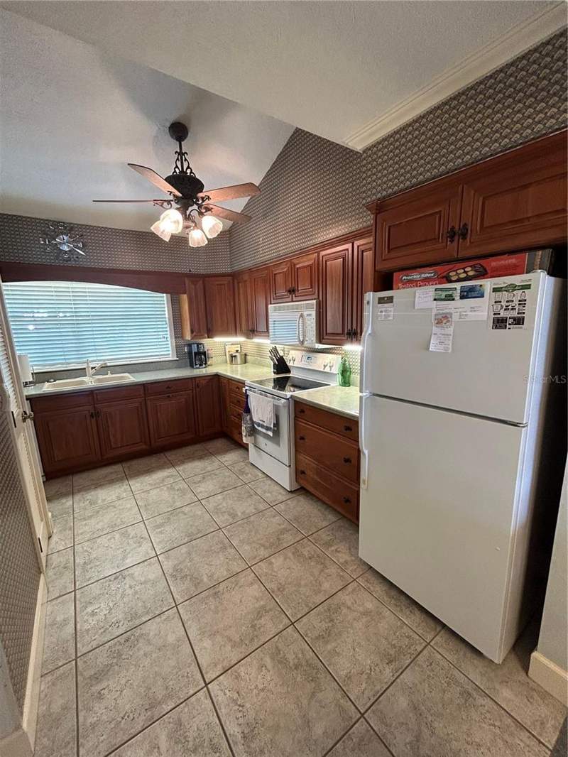 2 bedroom Condominium at 11001 SE Sunset Harbor Road #A04, Loch Harbour Condo Village Inc, Summerfield — photo 3