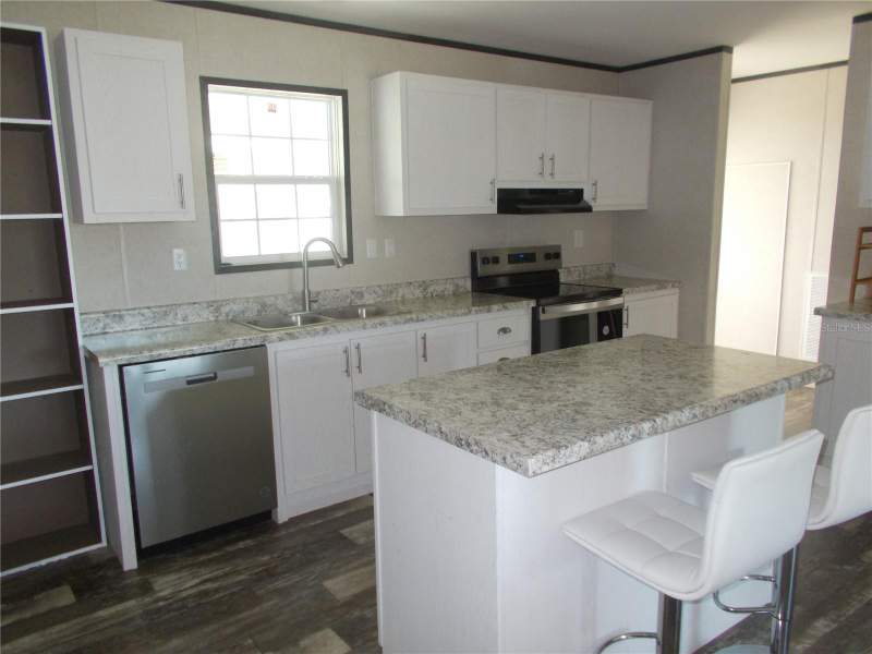 3 bedroom Manufactured Home at 6803 Amoko Court, Holiday Park, North Port — photo 5