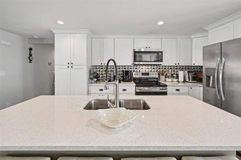 3 bedroom Single Family Residence at 412 Redwood Road, Venice Gardens, Venice — photo 3