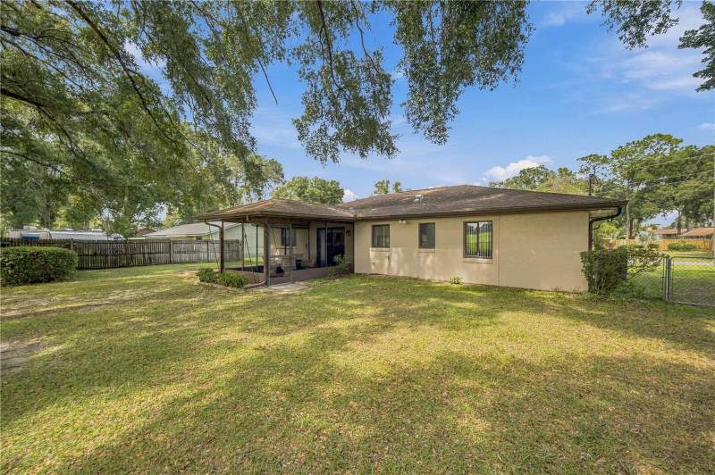 3 bedroom Single Family Residence at 7560 SE 114th Lane, Belleview Oaks Estate, Belleview — photo 2