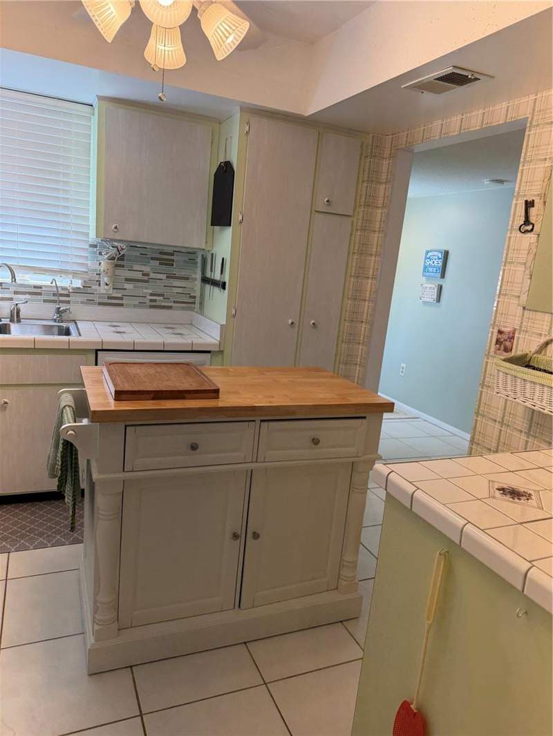 2 bedroom Villa at 1807 University Place #151, Strathmore Villa Sec 09, Sarasota — photo 3