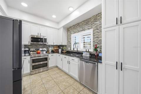 18133 Bahama Bay Drive, Tampa FL - photo 17 of 52