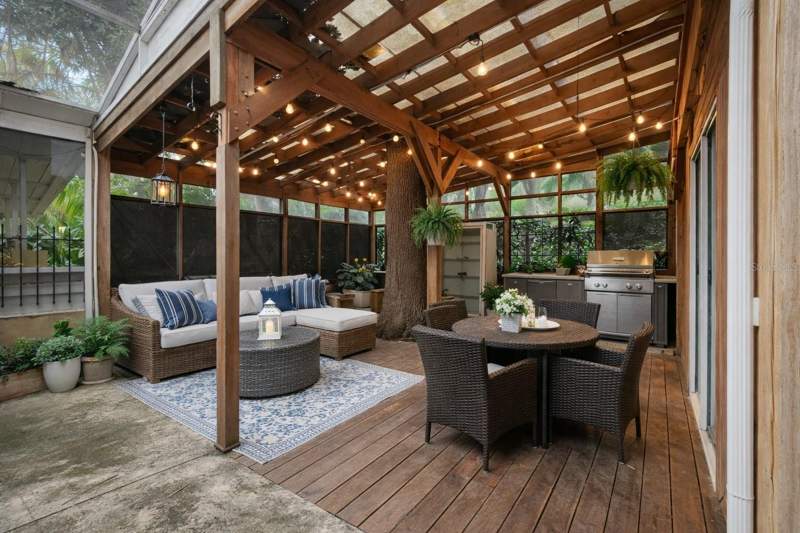 4 bedroom Single Family Residence at 286 Shamrock Drive, South Venice, Venice — photo 4