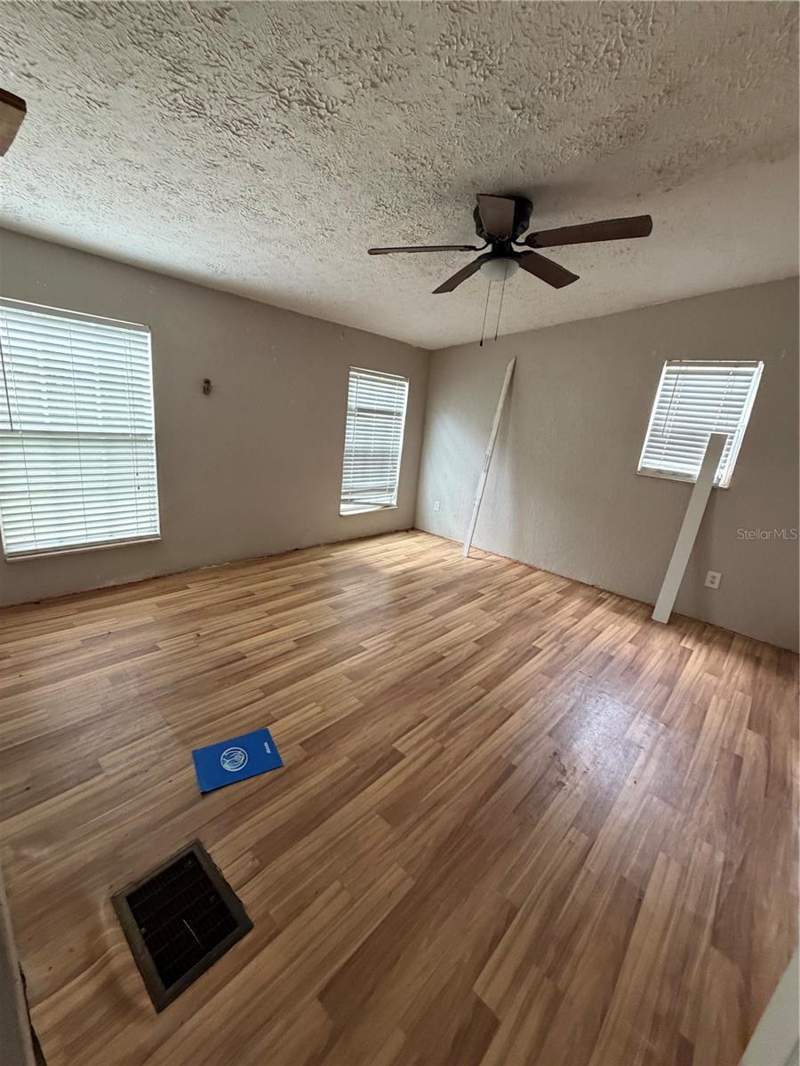 4 bedroom Manufactured Home at 11455 NW 110th Avenue, Reddick, Reddick — photo 4