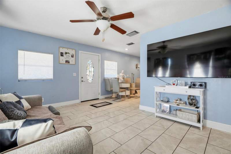 3 bedroom Single Family Residence at 6820 Larmon Street, Crestridge Sub, Tampa — photo 4