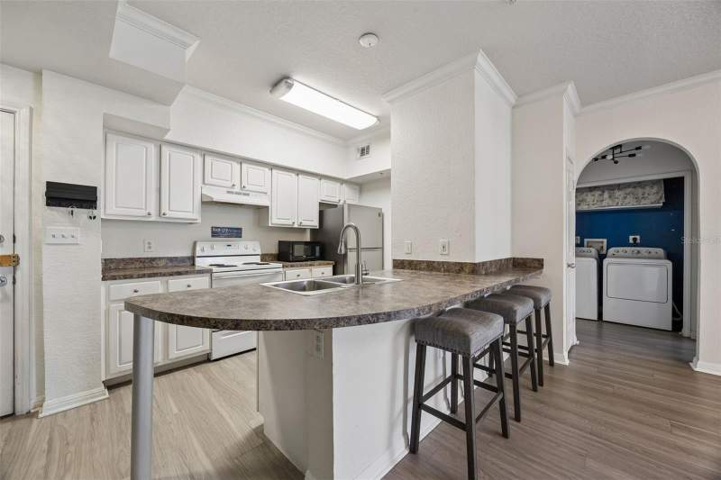 2 bedroom Condominium at 911 N Orange Avenue #411, Uptown Place Condo, Orlando — photo 3