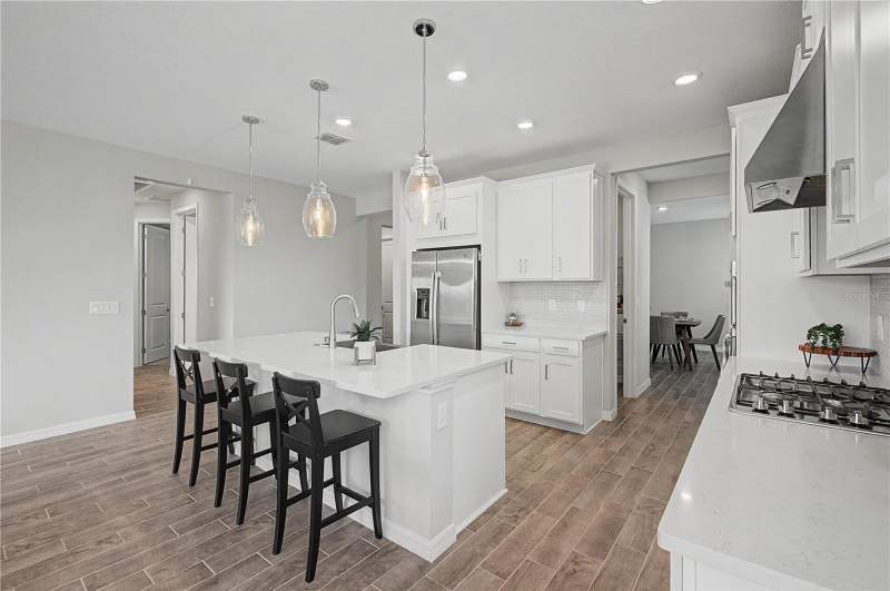 4 bedroom Single Family Residence at 10938 Fieldstone Drive, Artisan Lakes Eaves Bend Ph II Subph A,, Palmetto — photo 3
