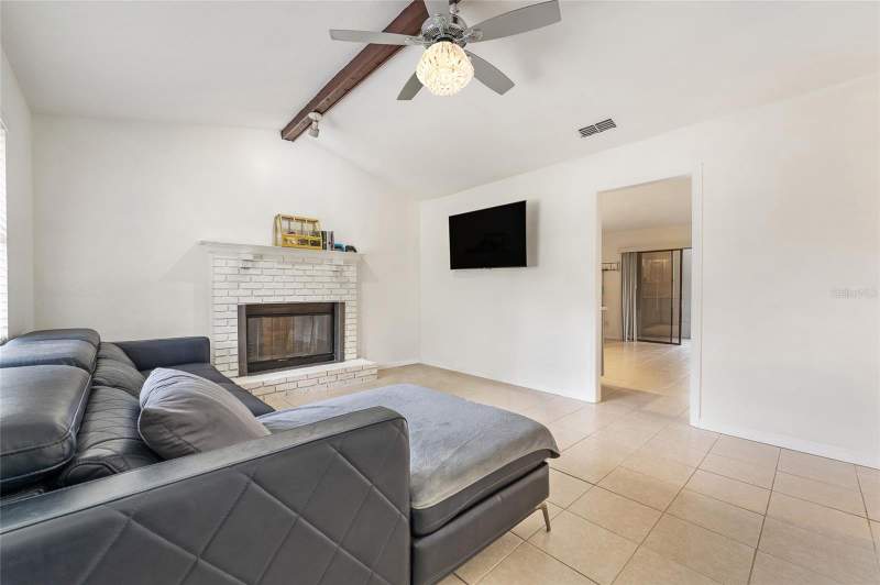 3 bedroom Single Family Residence at 2040 E Triangle Drive, Lake Brantley Isles 2nd Add, Longwood — photo 3