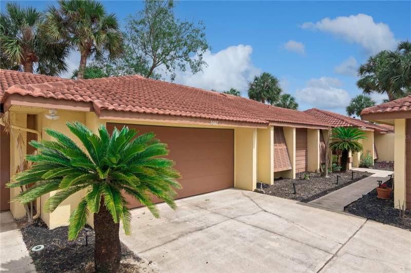 Island Club at Rosemont Condo