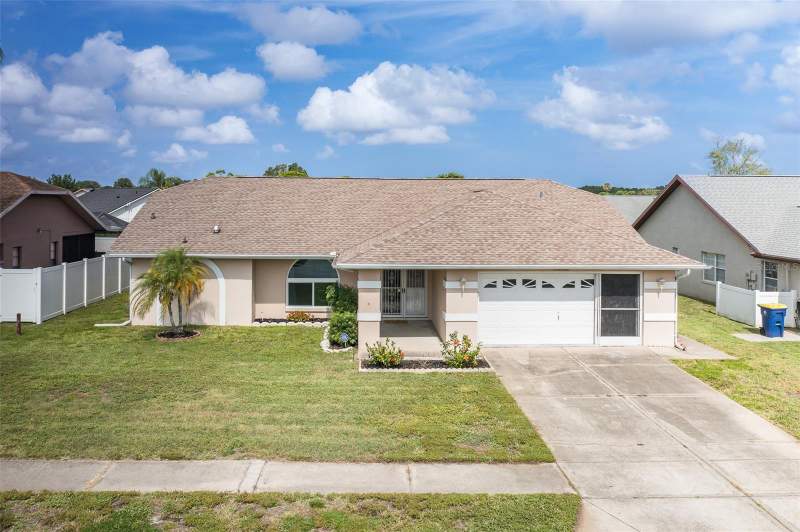 3 bedroom Single Family Residence at 4515 County Breeze Drive, Wood Trail Village, New Port Richey — photo 2