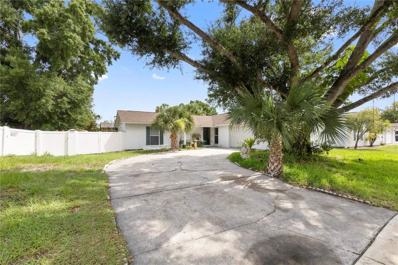 3 bedroom Single Family Residence at 7529 Armand Circle, Townn Country Park Sec 9 Un 02, Tampa — photo 3