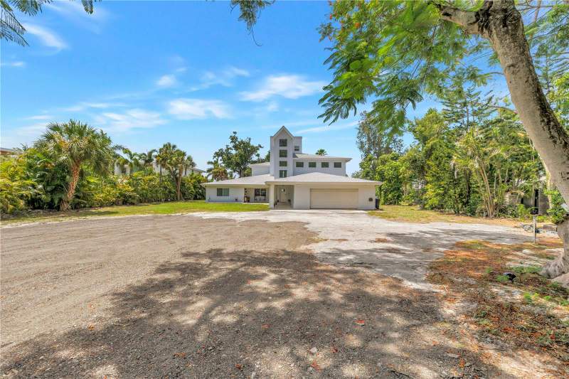 5 bedroom Single Family Residence at 2280 Pinellas Point Drive, Bradham Sub, St Petersburg — photo 3