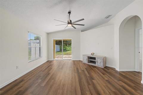 7838 Carriage Pointe Drive, Gibsonton FL - photo 19 of 72