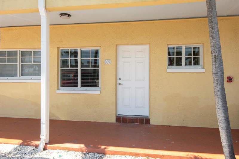 2 bedroom Condo - Hotel at 19417 Gulf Boulevard #E109, Barefoot Beach Resort Of Indian Shores, Indian Rocks Beach — photo 3