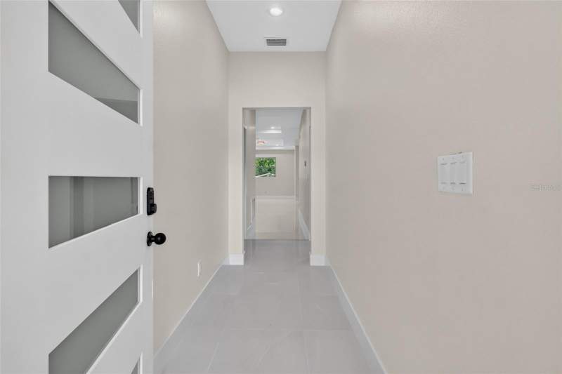3 bedroom Single Family Residence at 619 W Valencia Street, Belleview Park Sub, Lakeland — photo 4