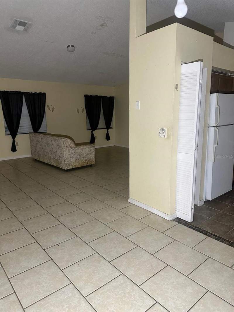 4 bedroom Single Family Residence at 805 Del Prado Drive, Poinciana Village 1 Nbhd 1 South, Kissimmee — photo 4